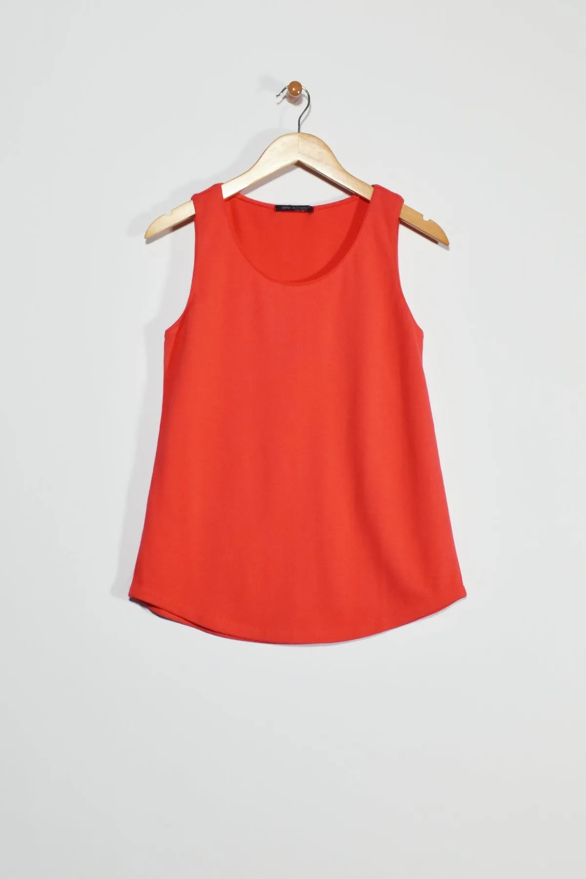 26” Sleeveless Scoop Neck Tank