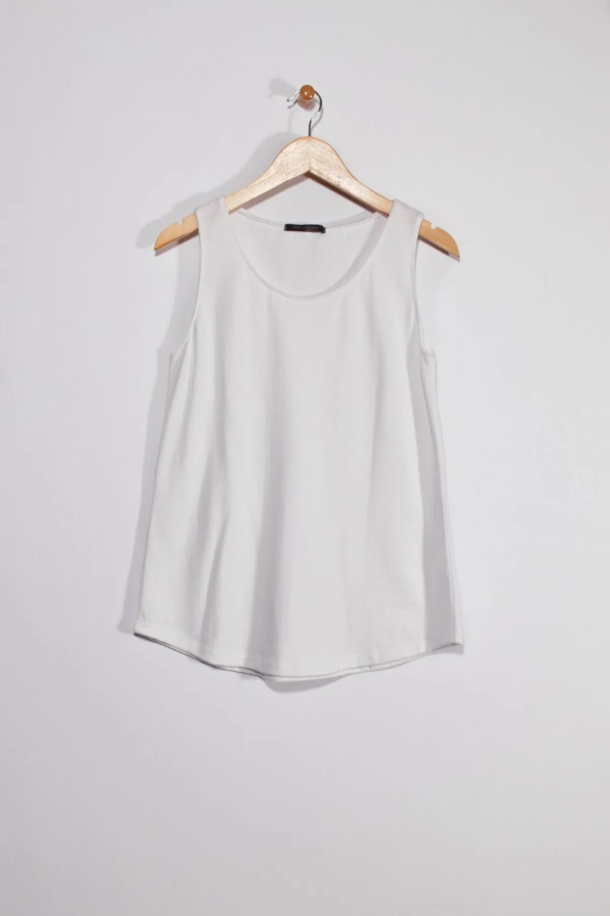 26” Sleeveless Scoop Neck Tank