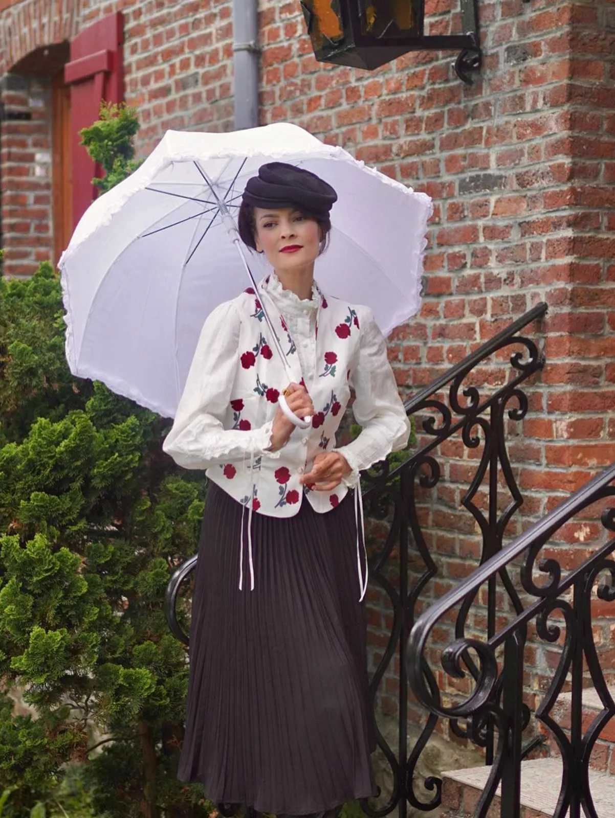 2PCS 1950s White Roses Top & Black Skirt