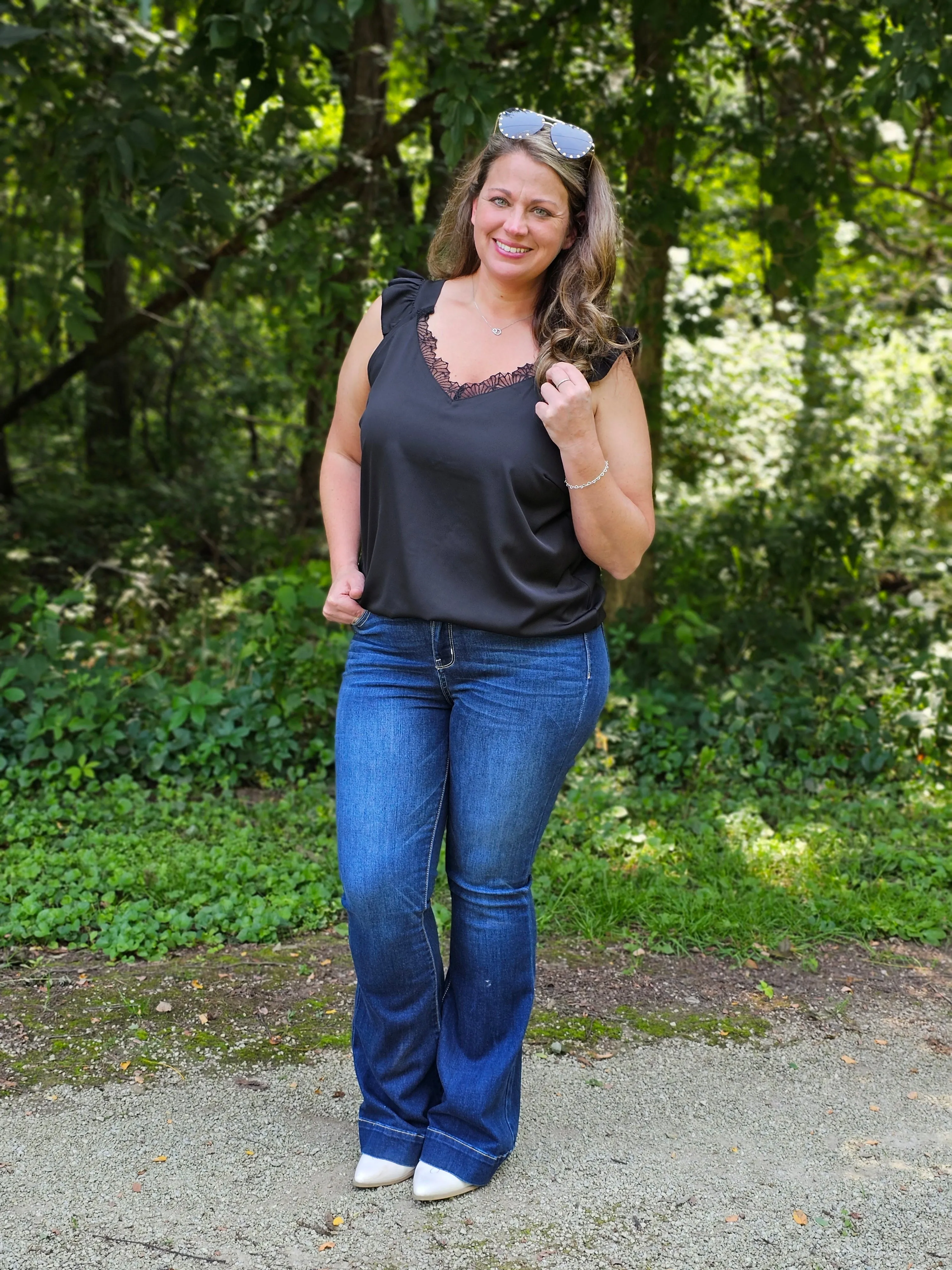 BLACK LACE TRIM SLEEVELESS TOP